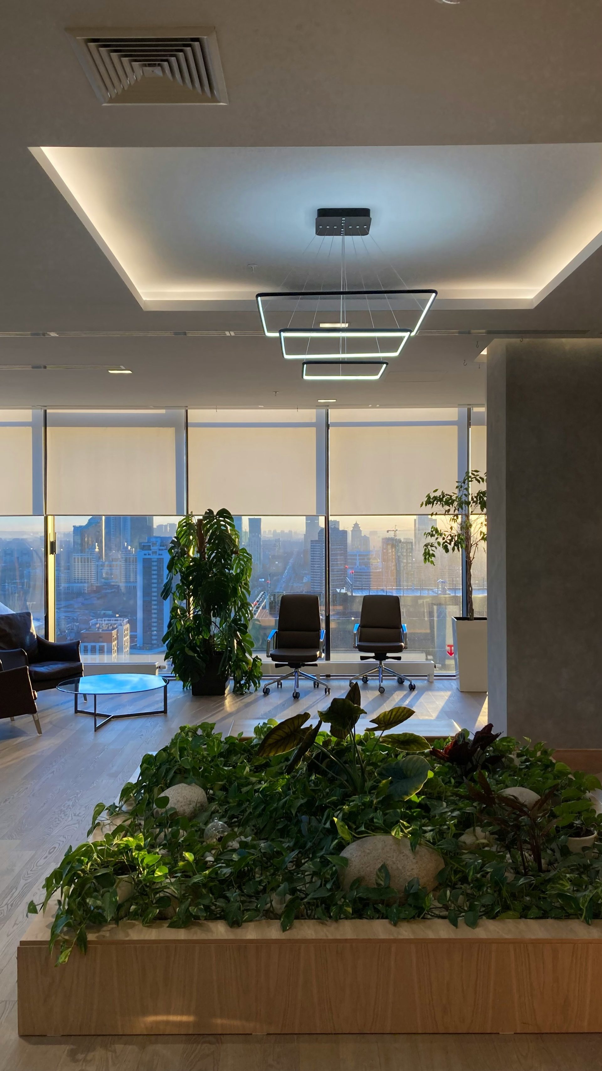 a room with a lot of plants in it